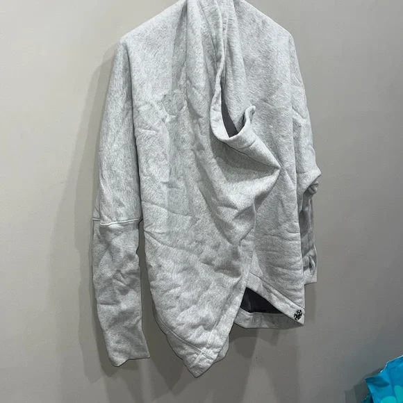 Lululemon savasana wrap sweater  size 6 - Picture 4 of 8